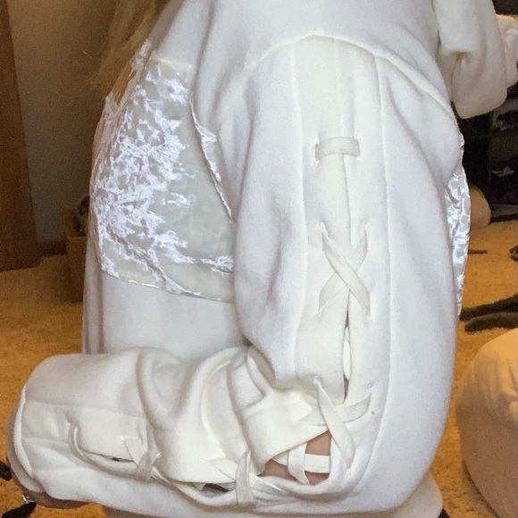 PINK Victoria’s Secret monochrome crop velvet lace up sleeve hoodie sweatshirt - Picture 2 of 10